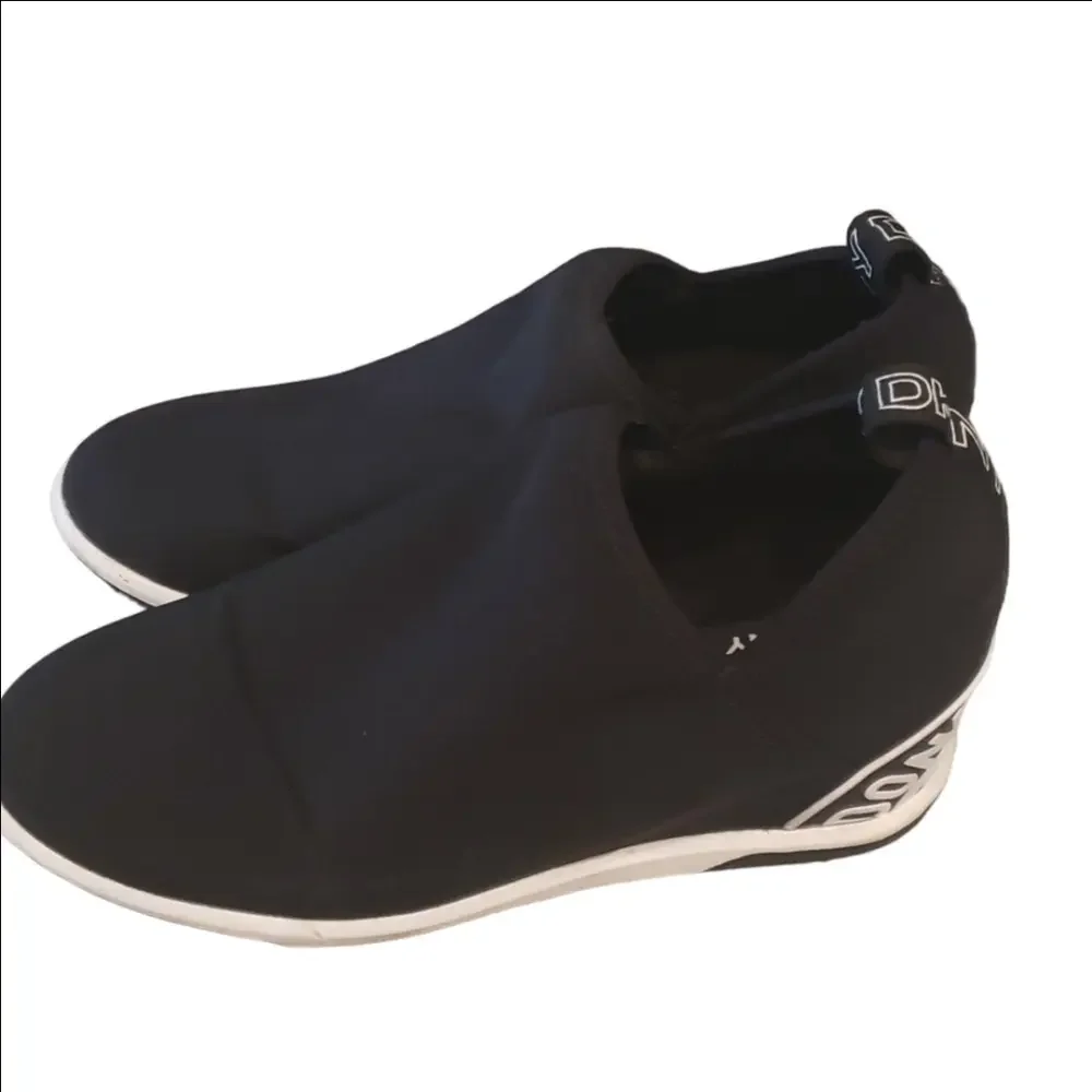 Donna Karen DKNY Christina slip on black elastic sneaker